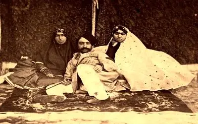 وقتی ناصرالدین شاه، شمس‌الدوله و عالیه خانم به سبک انیمه‌ها عکس گرفتن