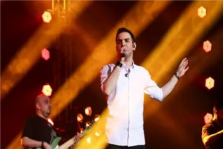 آواز احساسی/نشکن دلمو اشک خوده محسن یگانه هم درآورد/به سختی داره ادامه میده