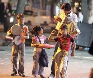 آواز بهشتی؛ کودک کار چه با غم تو چشم کل بازار رو به گریه انداخت وقتی سنگ تراشو خوند