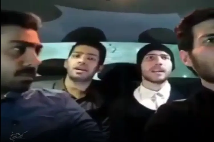آواز جالب؛ اینا تو حالت عادی صداشون شبیه اگزوز خاوره ولی الان جوری خوندن رفیقشون قفله