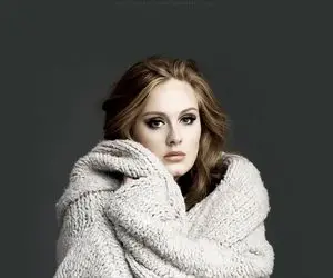 آواز غربی؛ اجرای زیبای ادل که از زبان عاشقهای دنیا حرف میزنه، حنجره ای که باید بوسید!