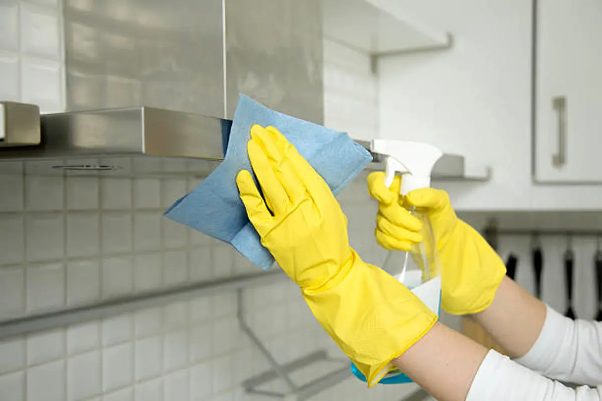 Cleaning-the-kitchen-hood5