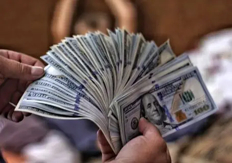 پیش بینی قیمت دلار پنجشنبه 15 مرداد 1405 / اخبار سیاسی مثبت چه بر سر دلار می آورند؟