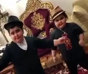 آواز شاد؛ رقص آذری و اصیل دوتا پسربچه گردالی و تپل که قند تو دل هر آدمی آب میکنه