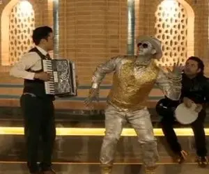 آواز محلی؛ خواننده ها آهنگ محلی وای وای مجسمه رو یطوری خوندن مجسمه پاشد اومد وسط