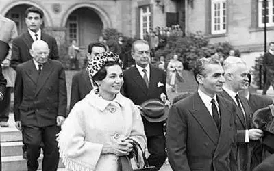 سفر به ایام قدیم سال 1330؛  تیپ فرح دیبا پهلوی وقتی دانش آموز دبیرستان بود