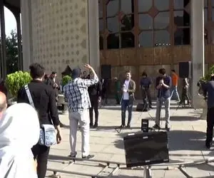 آواز خیابانی؛ این بند چه دلنشین و تاثیر گذار آهنگ ما میتوانیم را یک صدا اجرا میکنن