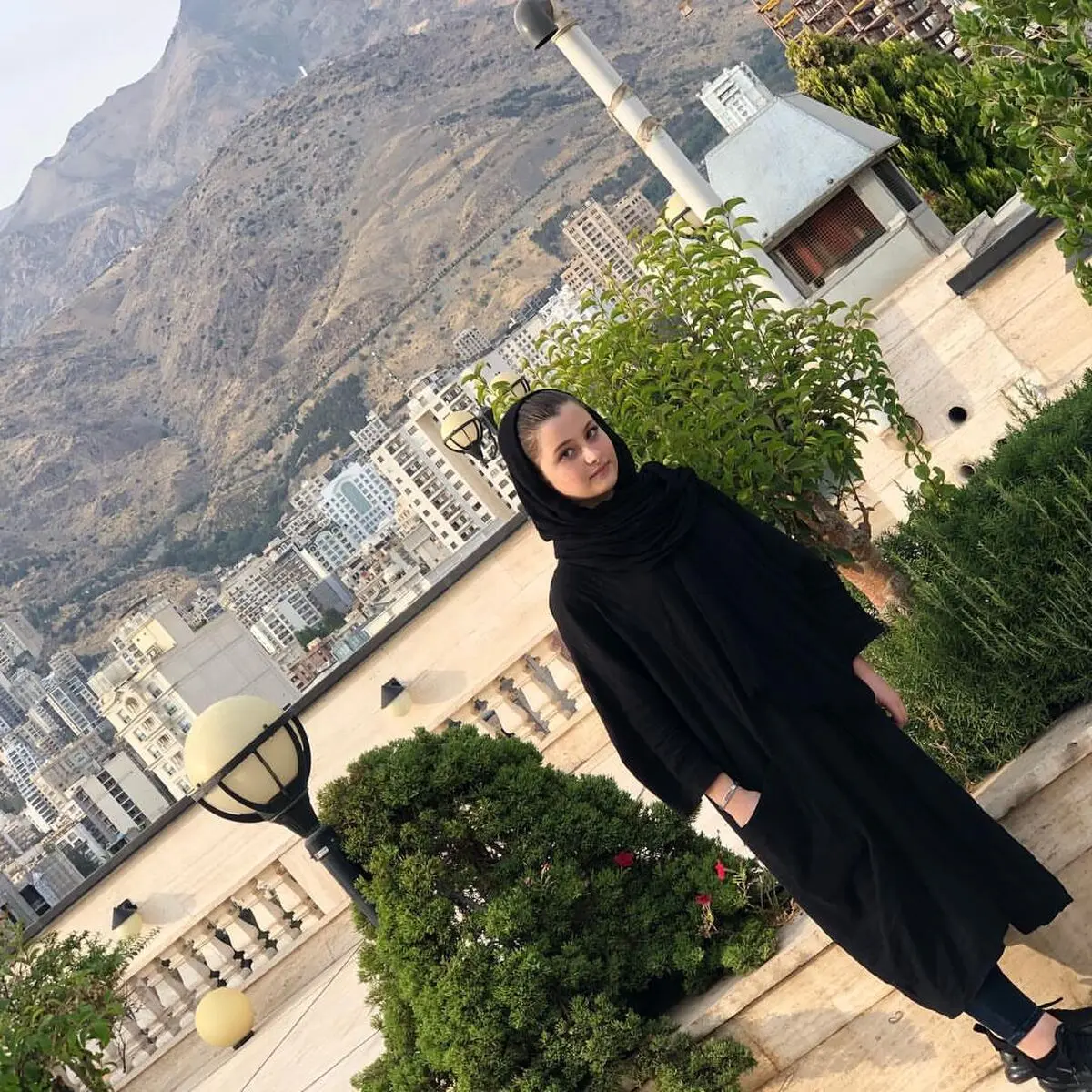 nikaforghaniofficial_1537459631_2