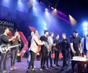 آواز ماندگار؛ سوپرایز شدن فرزاد فرزین به مناسبت تولدش در کنسرتش چه جشنی براش گرفتن