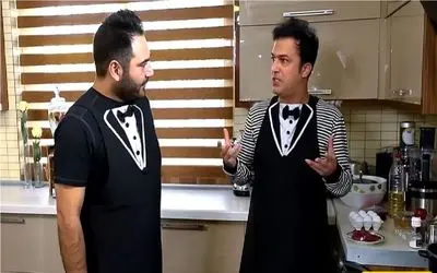 سکانس خندان/آشپزی حامد آهنگی با رویا میرعلمی بعدرقصش میگیره شروع میکنه قر دادن