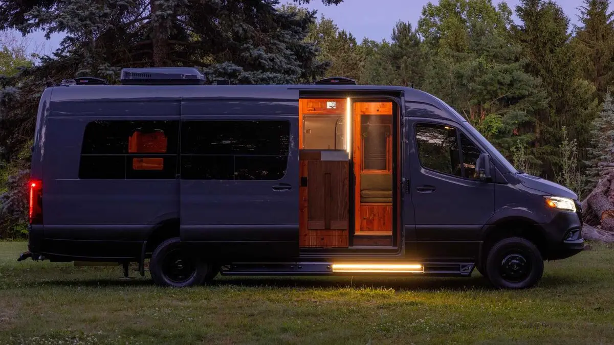 mercedes-sprinter-red-cedar-custom-motorhome-exterior (4)