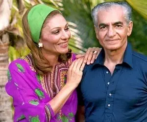 سفر به ایام قدیم سال 1342؛ زنان در حال دستبوسی فرح دیبا و پوزخند حضار و شاه ساقط