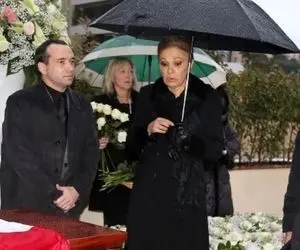 سفر به ایام قدیم؛ چهره بهت زده فرح دیبا در مراسم لیلا پهلوی