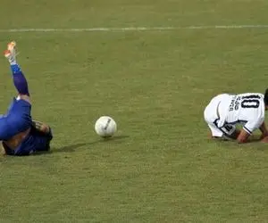 بیانی: در ساق پای بازیکنان استقلال ترس دیده می ‌شود