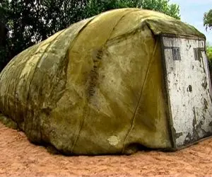 معماری خلاقانه؛ تو بیابون سنگو شکل ماری که یه فیلو خورده تراشید خونه بشه پیتون نخورتش