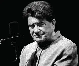 آواز اصیل؛ استاد محمدرضا شجریان چه جانسوزانه آهنگ بیچاره کسی که از تو برید رو میخونه