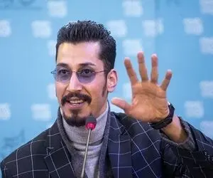 آواز روحی؛ بهرام افشاری ژولیده پولیده نشسته گیتار میزنه ولی بعدش خوند پرواز میکنی