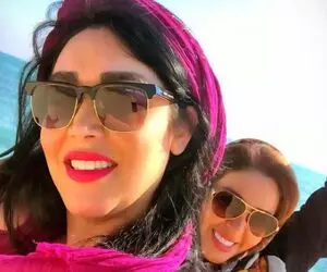 خانم بازیگر با گردنی سفید و موهای بافته اما غمگین!