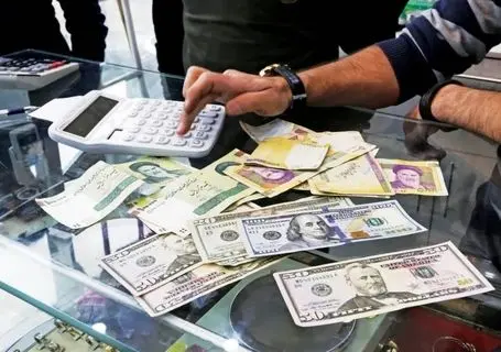 قیمت دلار امروز سه شنبه 5 اسفند؛ مرز 160هزار تومان می شکند یا 165؟