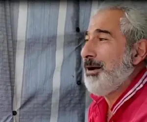 آواز بهشتی؛ مرد شبیه آقای صدا سیگار به دستش یکدفعه زد زیر آواز و درخت پر غرور رو خوند