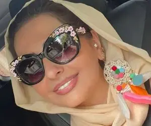نفیسه روشن گوشواره عجیبش را به رخ می کشد!