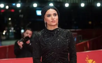 معماری خلاقانه؛ نگاهی به چیدمان منزل پریناز ایزدیار که میز خوش سلیقه ای تدارک دید