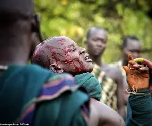 جنگ خونین با بدن عریان برای رسیدن به عروس!