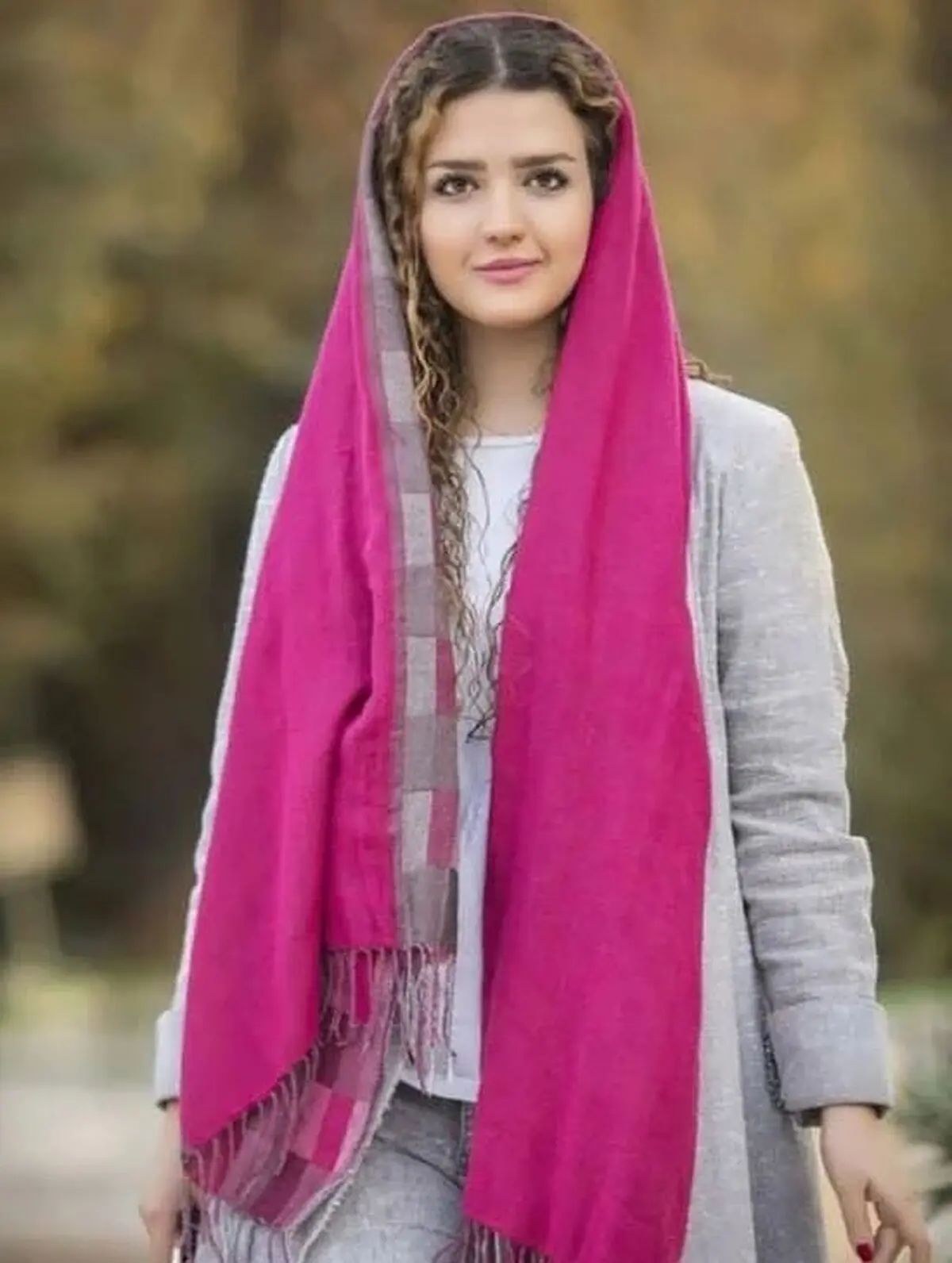 روژان آریامنش