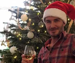 (عکس) کریسمس متفاوت خانواده ثروتمند بکام با لباس‌ خواب!