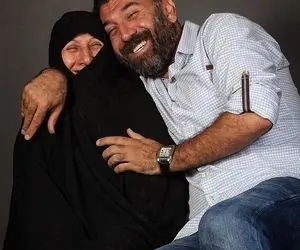 بستری شدن مادر علی انصاریان بعد از شنیدن خبر فوت پسرش