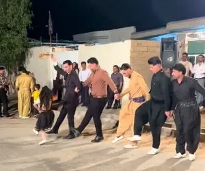 آواز محلی؛ رقص ایلامی دختر بچه با بزرگترا که ذره ای کم نیاورد