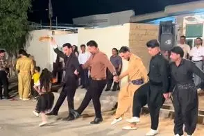 آواز محلی؛ رقص ایلامی دختر بچه با بزرگترا که ذره ای کم نیاورد