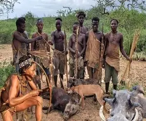 جنگجویان طبیعت؛ بربرهای برهنه با تیرکمون چوبی رفتن شکار خوک پشماشو زدن خوردن