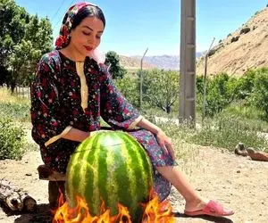 غذای هندوانه ای؛ تو افغانستان هندوانه بزرگ رو پر از جوجه میکنن و با آبش میشه خورشت