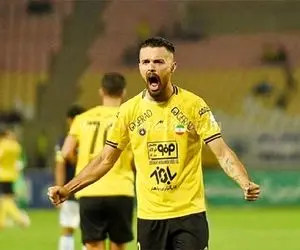 رکب سنگین سپاهان، هواداران استقلال را آتشی کرد!