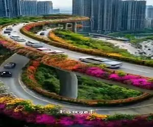 معماری خلاقانه؛ پل ساختن انقدر گلکاری دورش رویاییه که انگار مقصدش به در بهشت میرسه