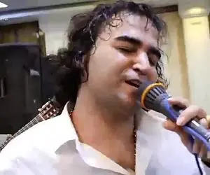 آواز احساسی؛ جلال ماهرو با موهای فرفری چه ریتمی تو مجلس آهنگ دلبرمن رو میخونه