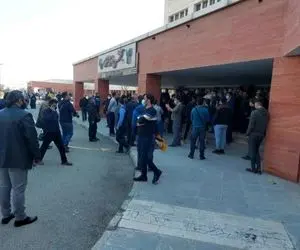 حضور طرفداران انصاریان حوالی بیمارستان فرهیختگان