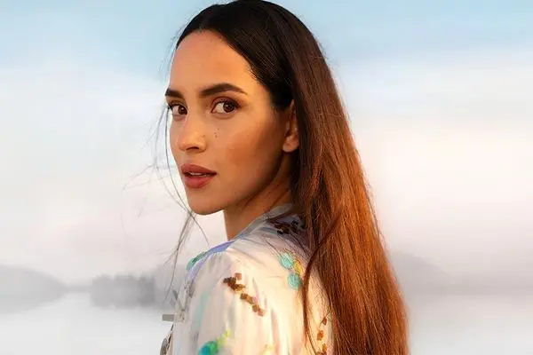 7 Healthy Scalp Tips for Strong, Shiny Hair