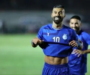 ذوق رامین رضاییان برای بستن بازوبند کاپیتانی استقلال