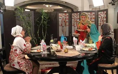 دکوراسیون لوکس؛ نگاهی به چیدمان انگلیسی منزل شبنم قلی خانی با تم کلاسیک و هنری 