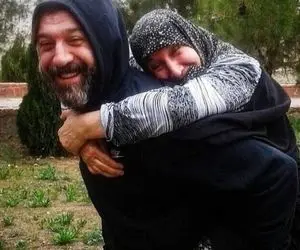 تصویری دیده نشده از علی انصاریان در کنار خانواده