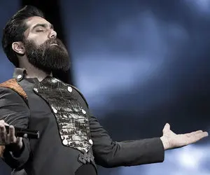 آواز سوزناک؛ علی زند وکیلی چنان با احساس آهنگ لالایی رو اجرا کرد که اشکت در می یاد