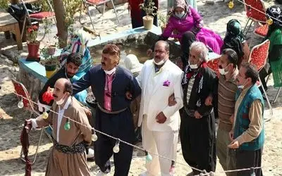 سکانس شاد/کافه رفتن عمو کاووس کر کر خندس/مردم مردن از خنده