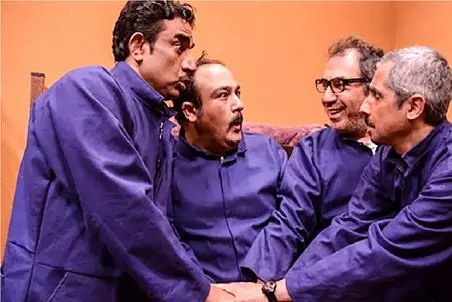 سکانس شاد/تو پشت صحنه در حاشیه از دست کعنتم لکن سیامک پشتشو میکنه تو جلو خندشو بگیره 