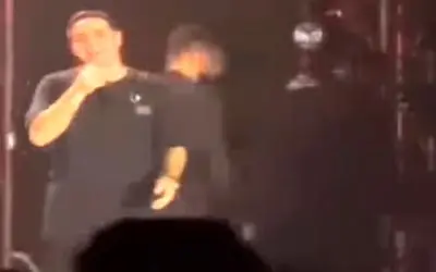 آواز احساسی؛ جیمی جامپ تو کنسرت محسن یگانه پسره مثل یوزپلنگ پرید رو استیج