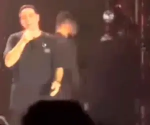 آواز احساسی؛ جیمی جامپ تو کنسرت محسن یگانه پسره مثل یوزپلنگ پرید رو استیج