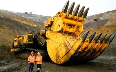 ابزارآلات غول پیکر؛ اپراتور بیل مکانیکی چنگک غول نصبید کار ده روز تو یه روز جمع کنه