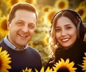 آواز شاعرانه؛ همخوانی خانم و آقای خوش حنجره که آهنگشونو خوندن با وجود سن بازم جذابن