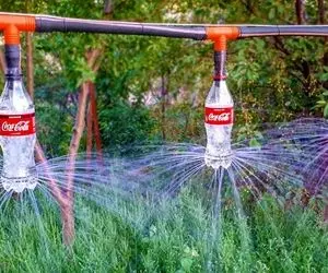 ایده های خلاقانه؛ توی این بی آبی شلنگو نگیر زیر درخت با یه بطری قطری ای کن آبیاری رو